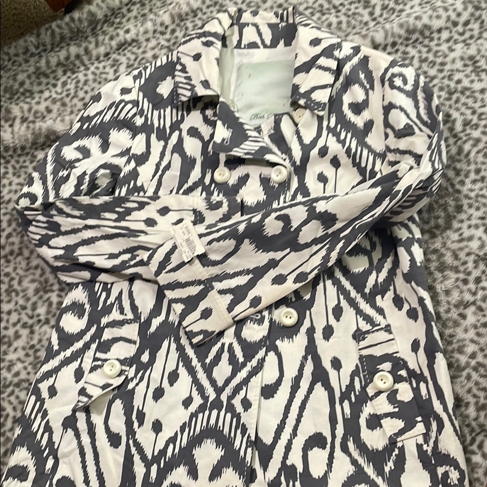 Beth Bowley Gray and White Trench Coat with Artistic Pattern
